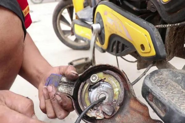 朝阳市电动车刹车故障